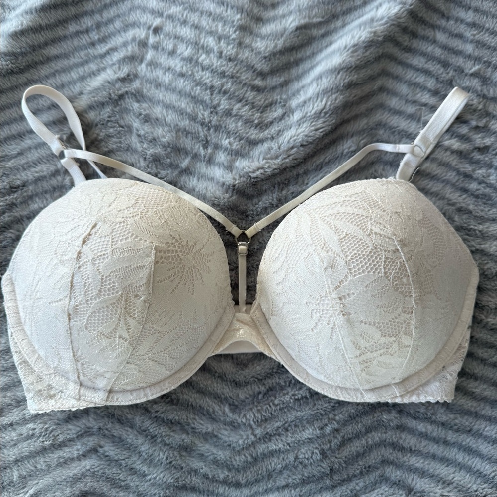 Elegant Lace Underwire Push-up Bra in Cream